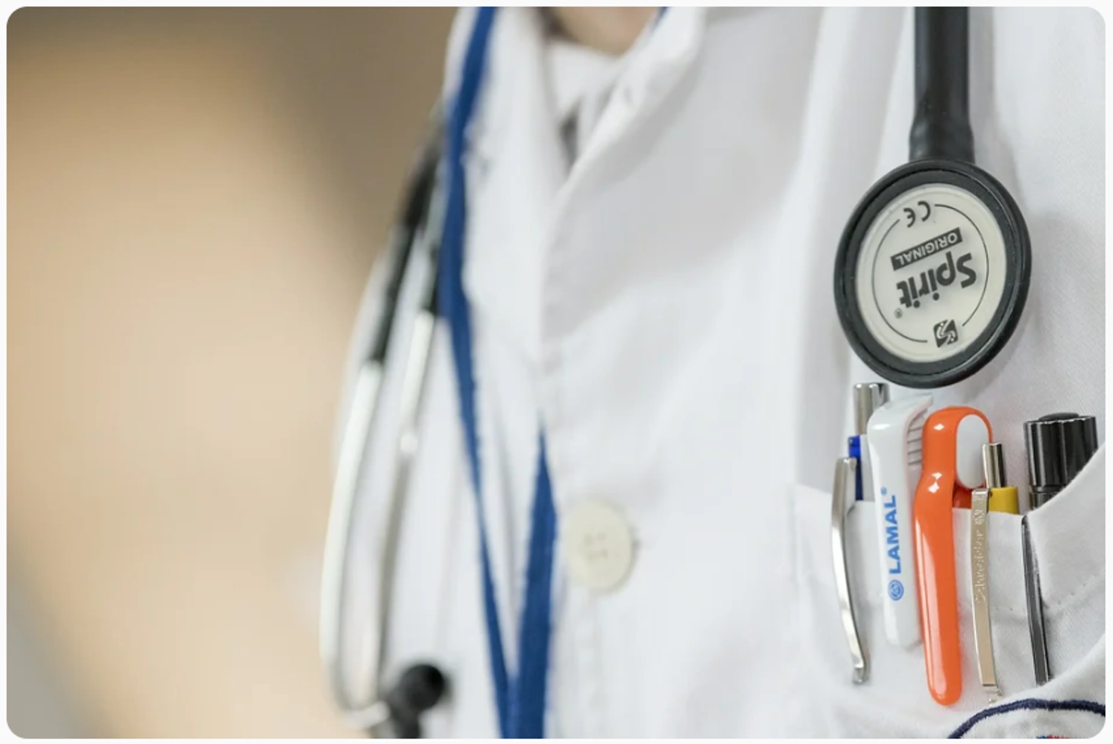 時計といくつかの服